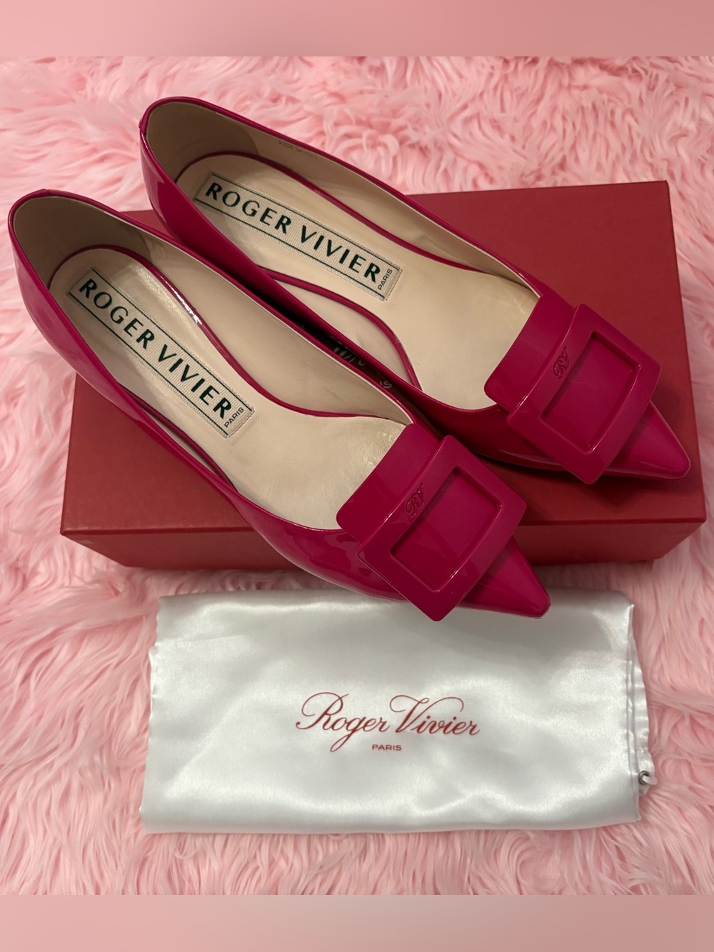 Roger Vivier Fuchsia Patent Leather Pointed Toe Pumps with Buckle EU 40